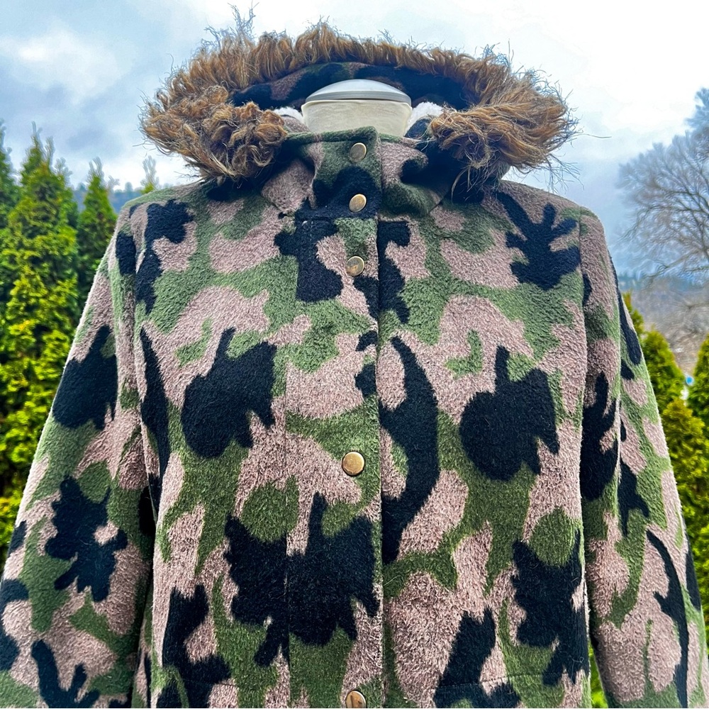 Forever 21 Camo Winter Utility Coat | Sherpa Lined Faux Fur Hood | Size Medium